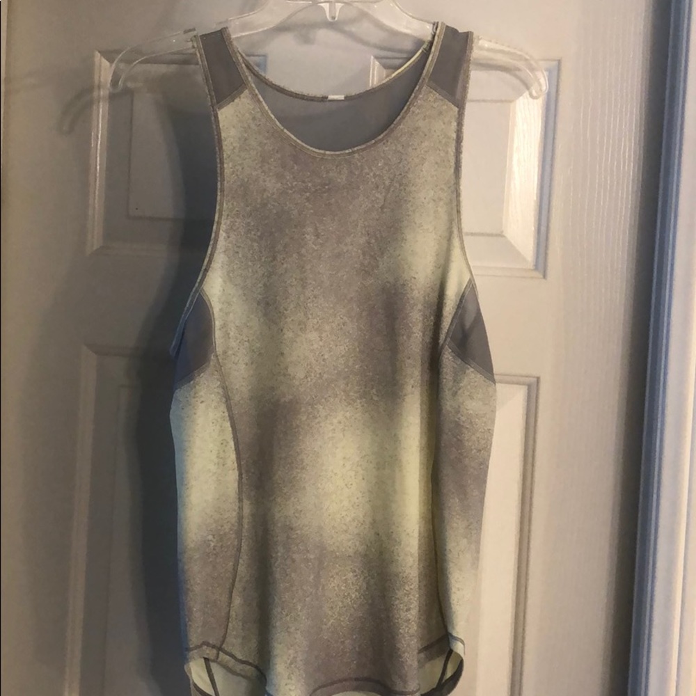 Lululemon top